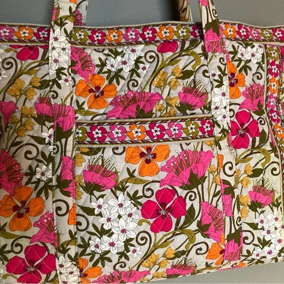 SOLD Vera Bradley Get Carried Away Large Tote/weekender LIKE NEW - Picture 7 of 12